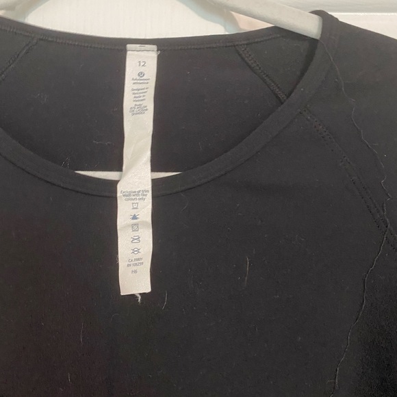 Lulu lemon long sleeves. Black great arm details NWOT - Picture 2 of 7